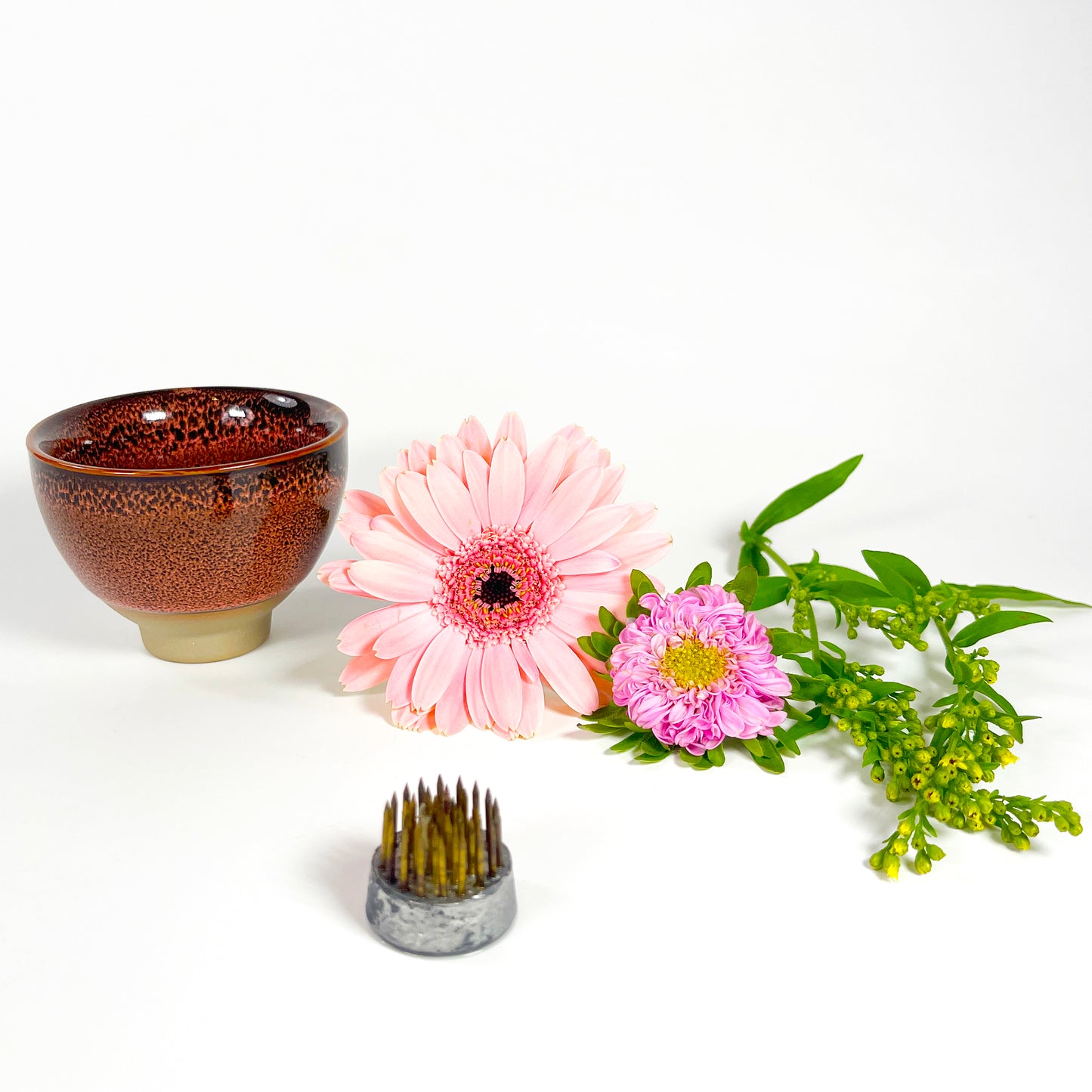 Small Red Speckled Porcelain Ikebana Vase with Flower Frog – Japanese Inspired Design
