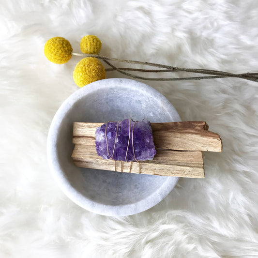 4" White Marble Smudge Bowl (includes 2 Palo Santo Sticks & Small Amethyst)